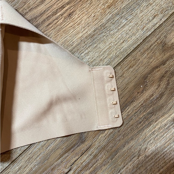 HoneyLove Wire Free CrossOver skin color tan Bra - Picture 8 of 10